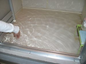 漏水の原因となった部屋の浴室